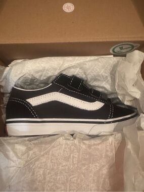 Vans Toddler Old Skool V Velcro sneakers size 10 toddler unisex